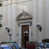 La chiesa si presenta con una sobria facciata settecentesca